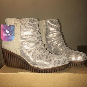Bionica Destiney Women's Wedge Boot Size 9 NIB